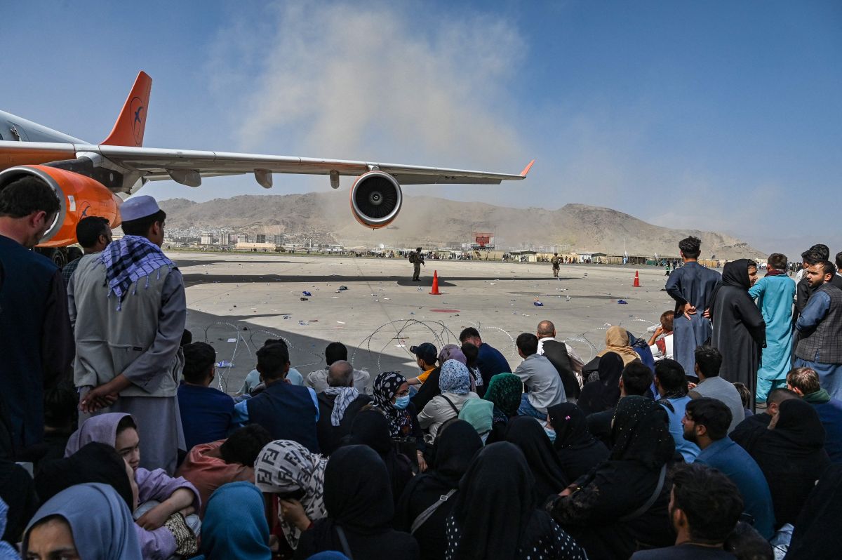 La Fuerza Aérea de EE.UU. investigará muertes de civiles en el aeropuerto  de Kabul durante la evacuación de Afganistán - La Opinión