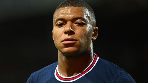 Varias preocupaciones pasan por la cabeza de Kylian Mbappé.