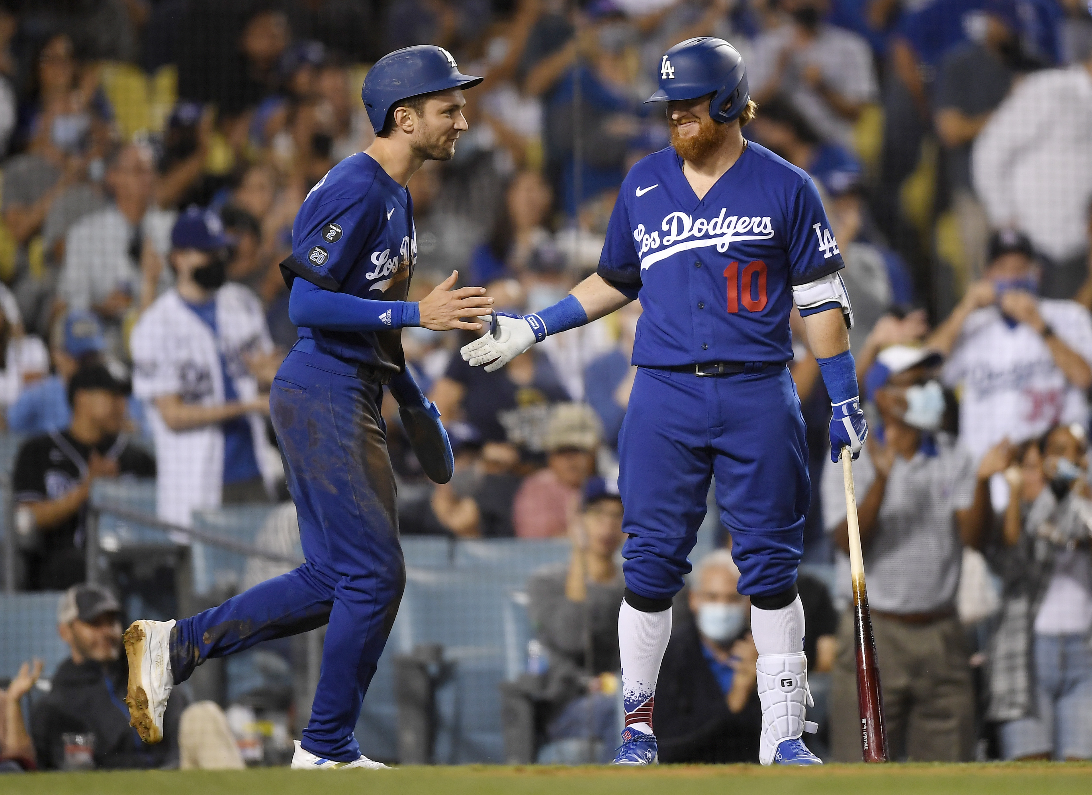 Los Dodgers, vestidos totalmente de azul por primera vez, ganan