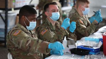El Pentágono ordena vacunación contra COVID-19 inmediata y obligatoria de todos los soldados