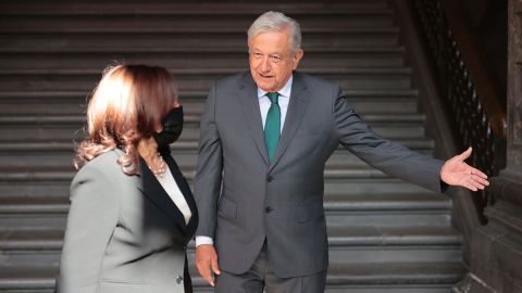 AMLO hablará con Kamala Harris sobre migración, vacunas y la reapertura de la frontera en común