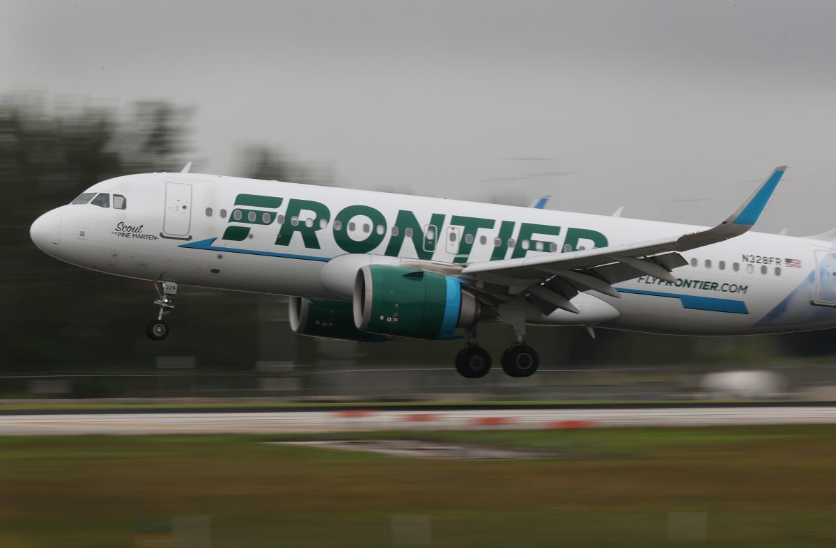 Mid-flight sexual abuse: Frontier Airlines passenger is taped to his seat after groping flight attendants
