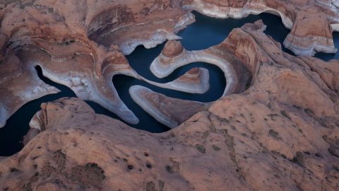 Los efectos de la sequía en el Río Colorado son visibles en Lake Powell, en Utah y Arizona.