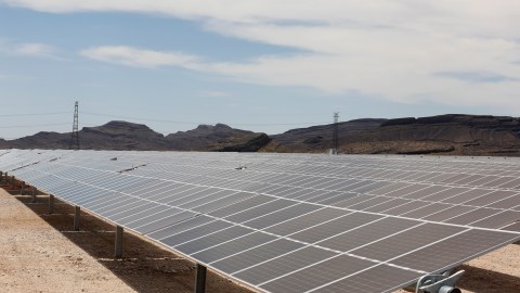 Qué incluye el nuevo acuerdo bipartidista de infraestructura sobre el cheque de estímulo o exención de impuestos-GettyImages-1325963766.jpg