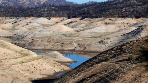 La planta hidroeléctrica en el Lago Oroville podría cerrar en agosto o septiembre.