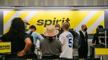 Más de 1,700 vuelos de Spirit Airlines han sido cancelados mientras miles de pasajeros se encuentran varados en aeropuertos-GettyImages-1332568703.jpg
