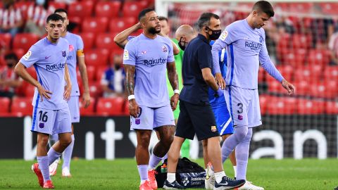 Piqué  tuvo que retirarse a la media hora del partido de LaLiga Santander este sábado ante el Athletic de Bilbao.