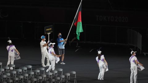 La delegación de Afganistán fue homenajeada en la inauguración de los Juegos Paralímpicos.