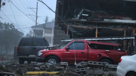 Ida mantiene la alerta tras degradarse a Tormenta Tropical y dejar destrucción en Luisiana y Misisipi