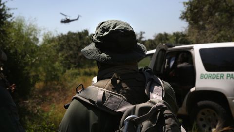 La zona cercana a Falfurrias en Texas es remota y desolada.