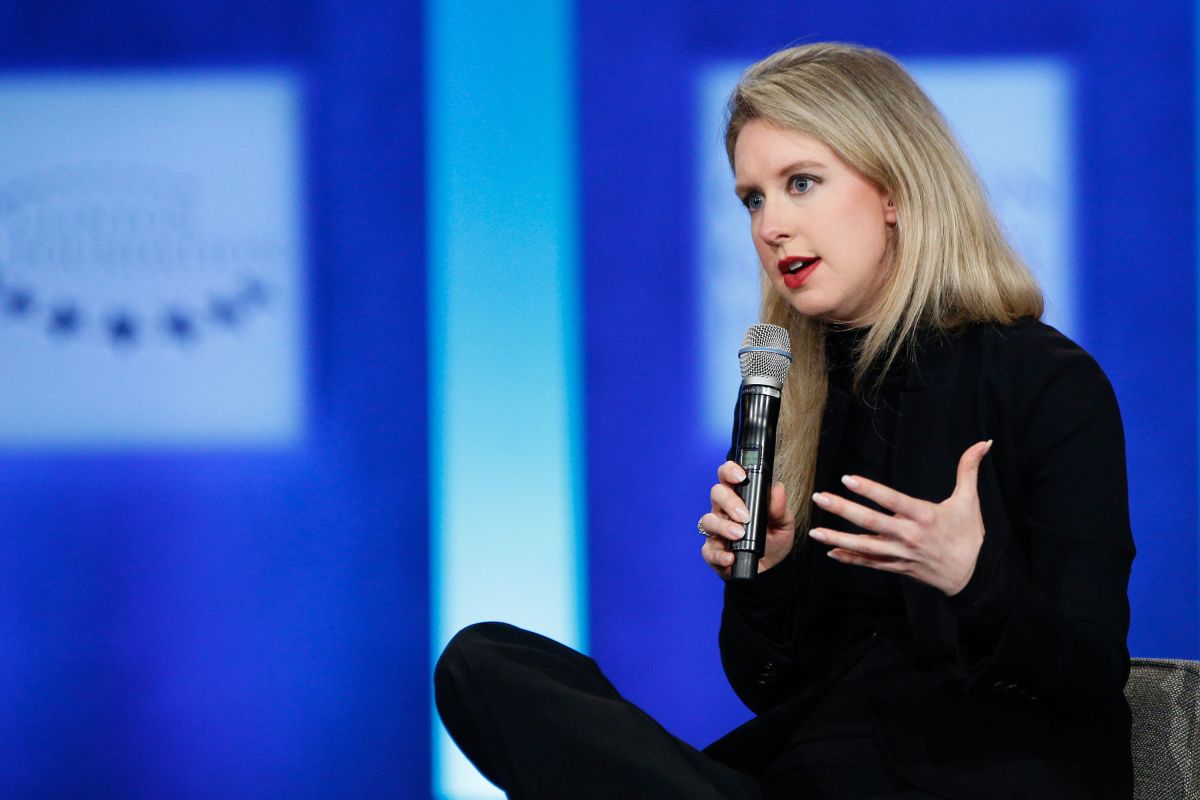 Elizabeth Holmes, la fundadora de la startup Theranos que irá a juicio por estafa