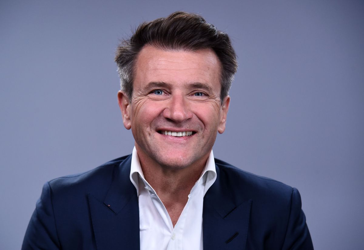 Magnate Robert Herjavec, el ‘chico bueno’ de ‘Shark Tank’, vende su mansión de Hollywood Hills