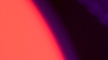 Justin Bieber se roba las miradas al posar como nunca en elegante traje