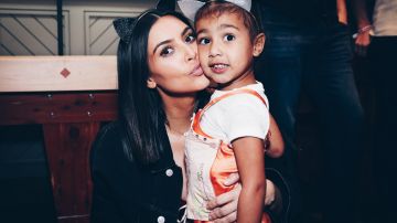 Kim Kardashian posa junto a su hija North West