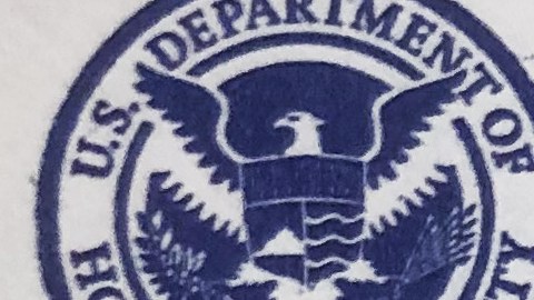 CDC ordena que inmigrantes que pidan la ‘green card’ deberán estar vacunados contra coronavirus