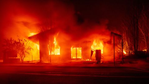 “Perdimos Greenville”: El enorme incendio Dixie arrasó con la histórica ciudad de California