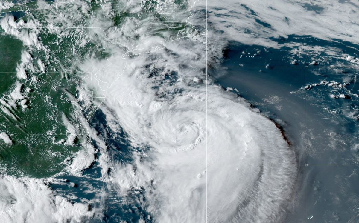 Hurricane Henri puts 42 million under alerts on the northeast coast of the United States