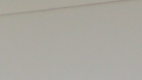 Pequeños salen con sus zapatos , listos para ir a la escuela.  (Jorge Macias/La Opinión)