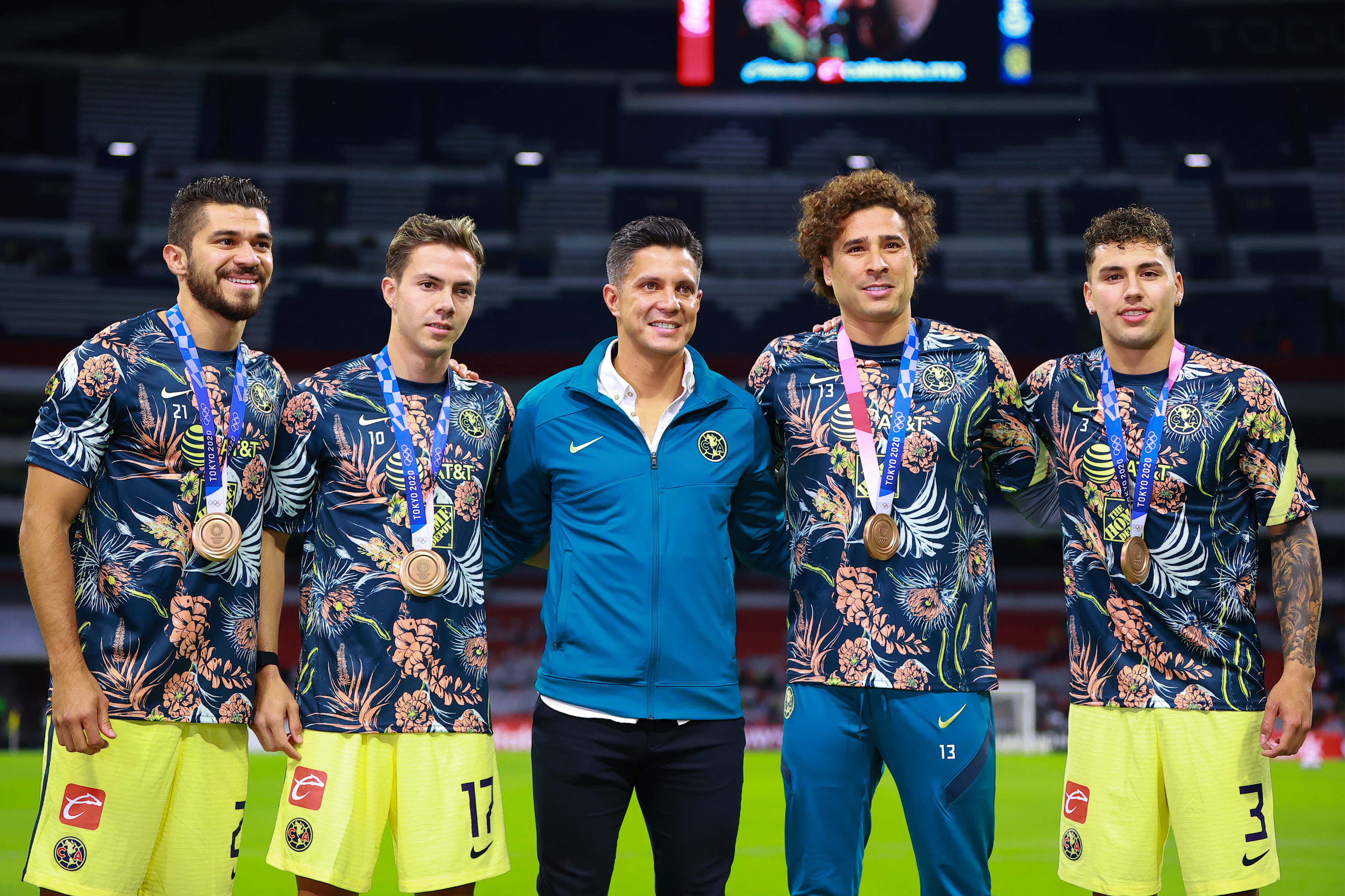 Sentido Homenaje: Jugadores De Las Águilas Del América Fueron ...