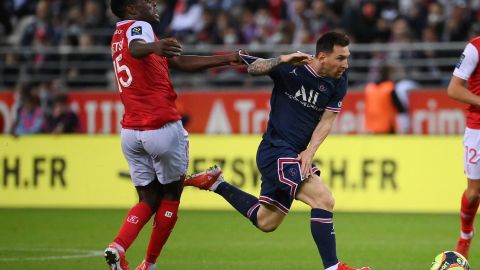 Messi hizo su esperado debut en un partido en donde Mbappé anotó par de goles.