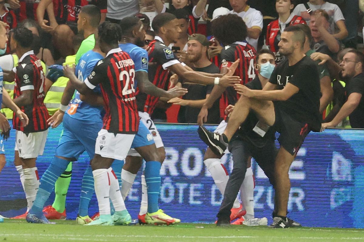 Madness in France: Nice fans take to the pitch to attack Marseille players