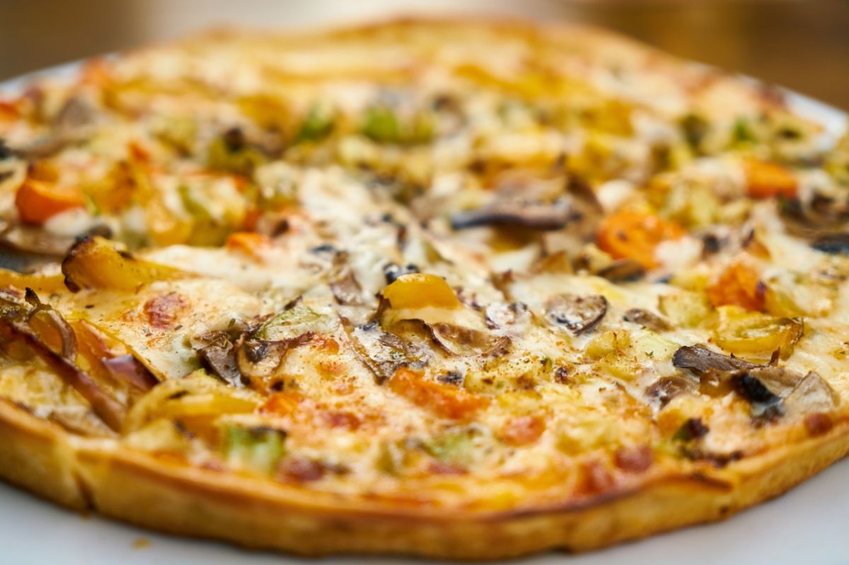 Cómo hacer pizza saludable en casa, fácil y desde cero - La Opinión