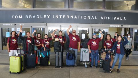 El grupo de ‘soñadores celebra a su regreso a Los Ángeles. / foto: Jorge Luis Macías.