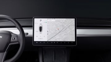 Foto del interior del Model Y de Tesla mostrando la pantalla
