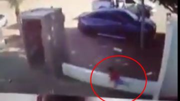 VIDEO: "Mira al niño cómo corre", pequeñito queda en medio de balacera en que sicarios disparan a 3 jovencitos