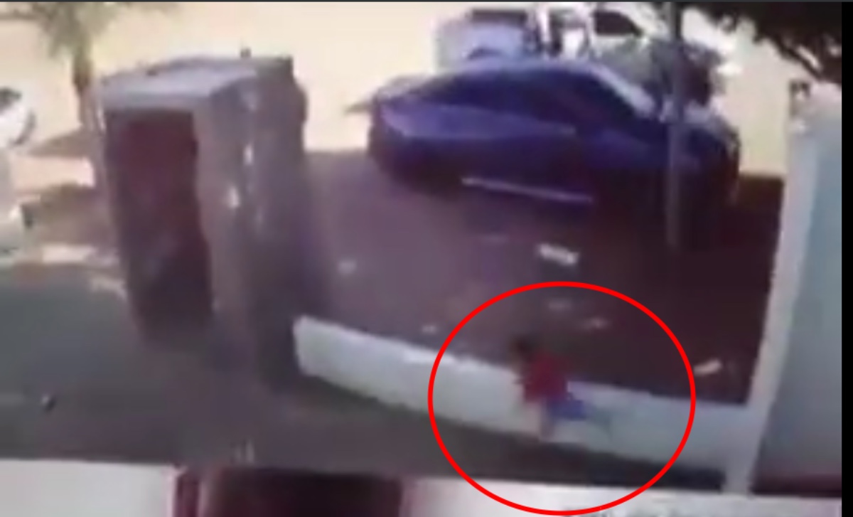 VIDEO: “Look at the child how he runs”, little boy is in the middle of a shooting in which hitmen shoot 3 young men