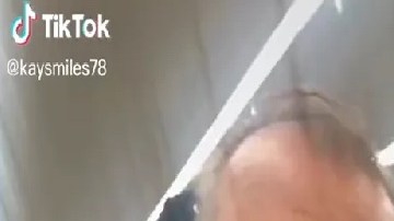 VIDEO: Exbombero racista grita a empleada de Walmart, "Aprende inglés, no es México"