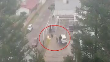 VIDEO: Sicarios matan a 2 hombres en autolavado; a un cuerpo le prendieron fuego