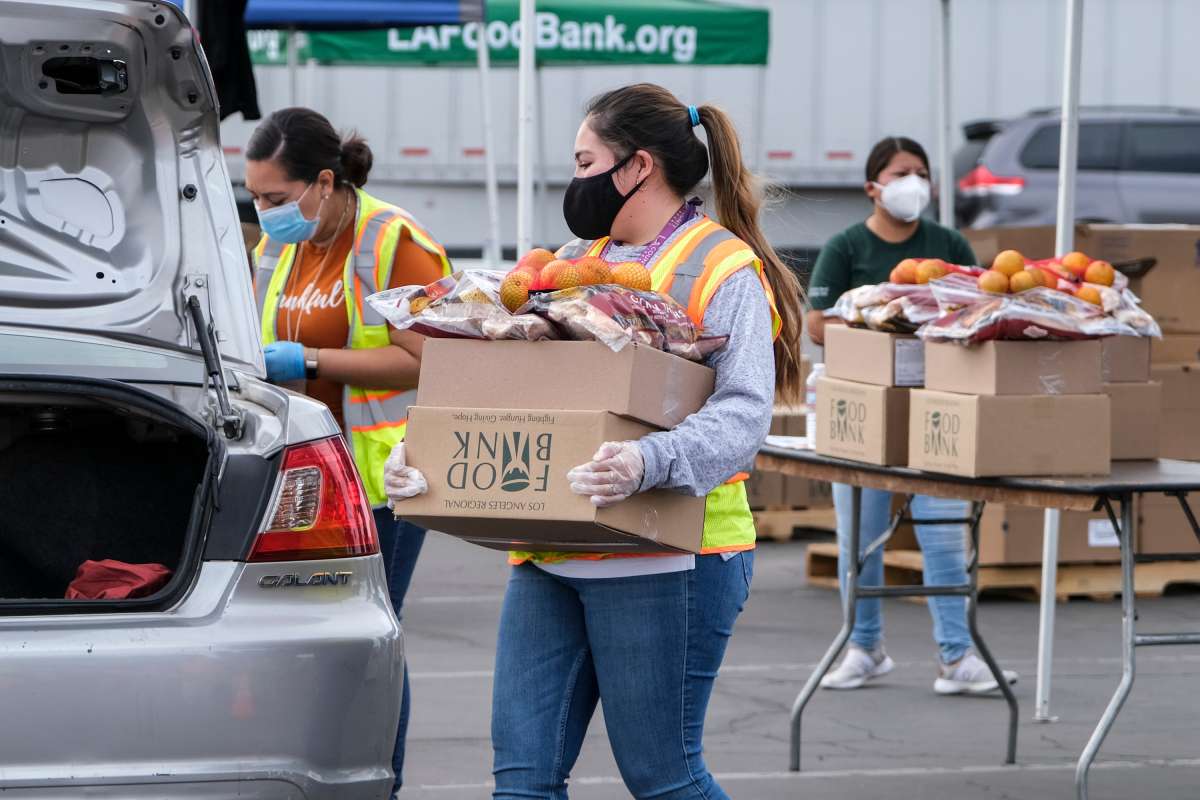 Bancos de comida en Estados Unidos: cómo funcionan y cómo saber dónde están - La Opinión