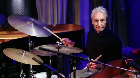 Murió Charlie Watts, baterista de The Rolling Stones, a los 80 años de edad