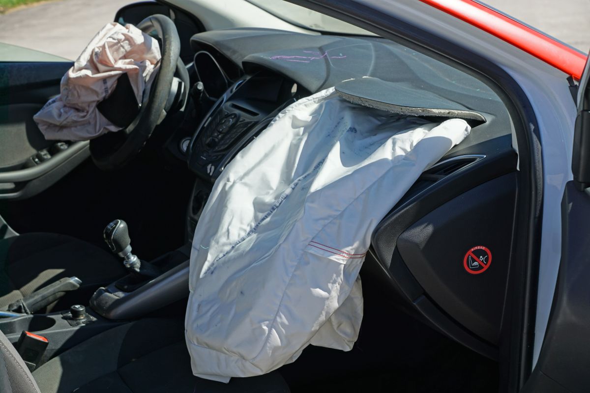Airbag a qué velocidad se activa este sistema de seguridad pasivo en los autos La Opinión