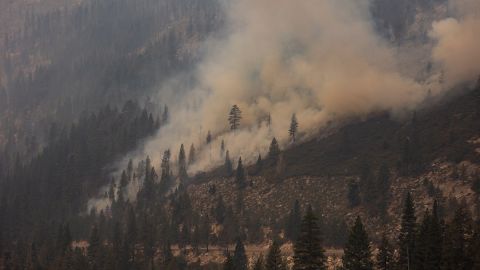 El incendio Caldor sigue su paso por California y provoca la evacuación de la población de South Lake Tahoe