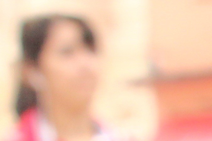 Foto de una persona con las manos sobre el volante de un auto Hyundai