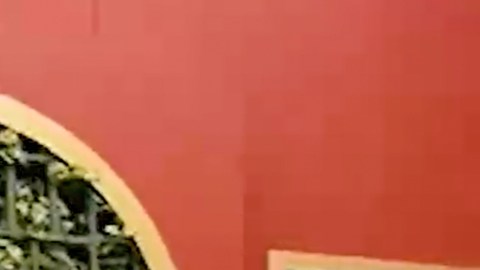 Héctor Sandarti hace un tour por 'La Casa de los Famosos'