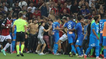 Acusan a jugadores del Marsella de haber provocado a los fanáticos de Niza.