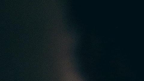 Foto de un hombre conduciendo