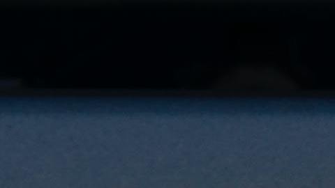 Foto del logo de Ford en la parrilla de un auto