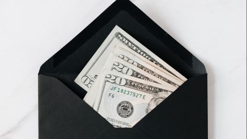 Cómo cambiar tu dirección para evitar problemas en pagos del IRS-pexels-karolina-grabowska-4386368.jpeg