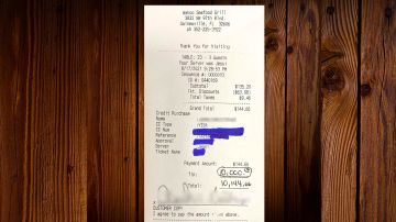 El restaurante compartió el recibo con la generosa propina a través de sus redes sociales.