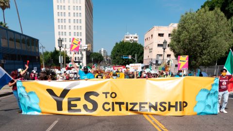 La marcha para pedir la ciudadanía de millones de inmigrantes en Los Ángeles.