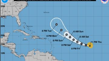 Tormenta Larry se convierte en huracán y se espera que alcance vientos de 140 mph el domingo