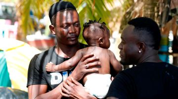 Miles de haitianos llegan a Neclocí para continuar su viaje hacia Norteamérica, pero aseguran que les están "chupando la sangre".