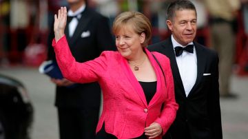 Merkel se ha caracterizado por el pragmatismo. En la foto, aparece con su marido, Joachim Sauer.