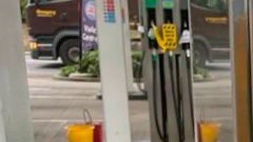 "Fuera de servicio". Bombas de gasolina cerradas en Sherbourne, Dorset, en el sur de Inglaterra.