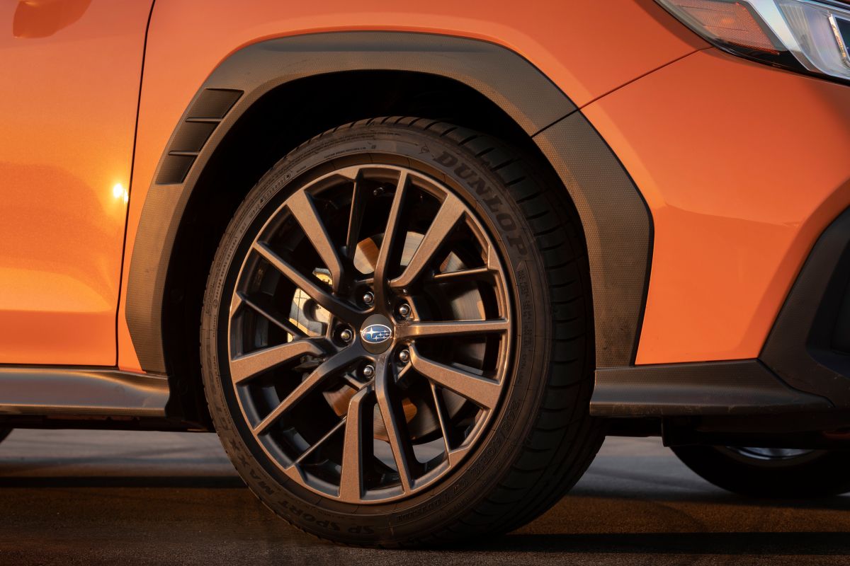 Detalle de la rueda del Subaru WRX 2022