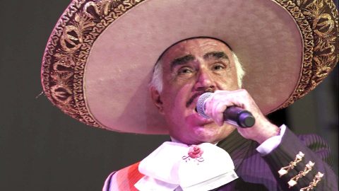 Vicente Fernández continúa con movilidad periférica ausente.